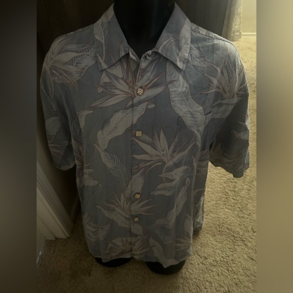 Men’s used Jamaica Jaxx Hawaiian style button down silk shirt size XL missing